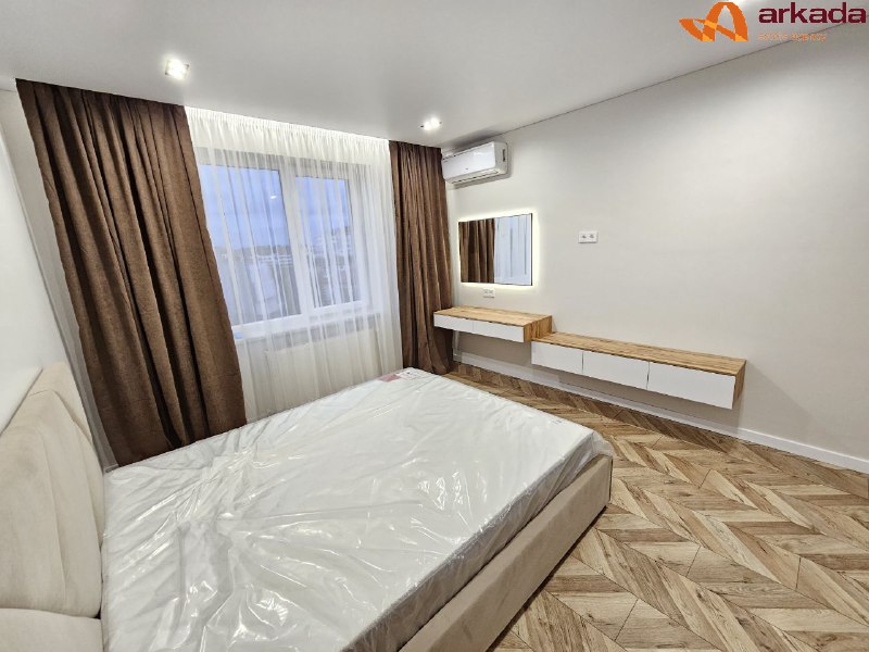 Продаж 2 кім квартири з ремонтом, по вул Довга