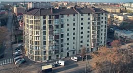 Продаж 2 кім квартири з ремонтом, по вул Довга