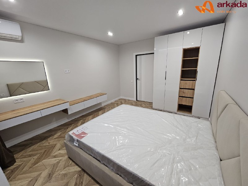 Продаж 2 кім квартири з ремонтом, по вул Довга