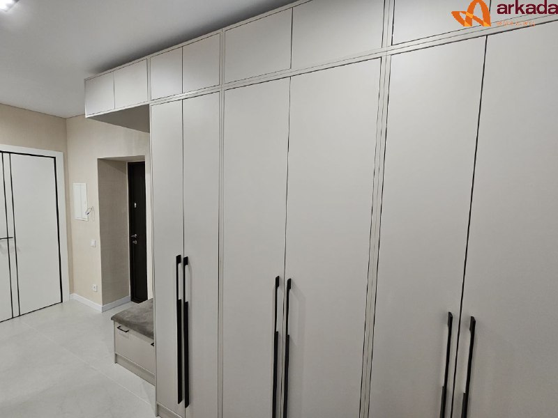 Продаж 2 кім квартири з ремонтом, по вул Довга