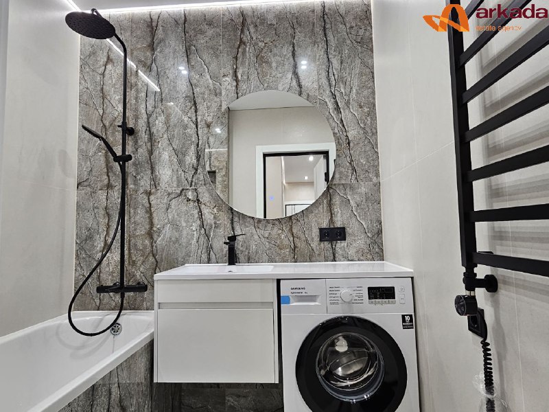 Продаж 2 кім квартири з ремонтом, по вул Довга