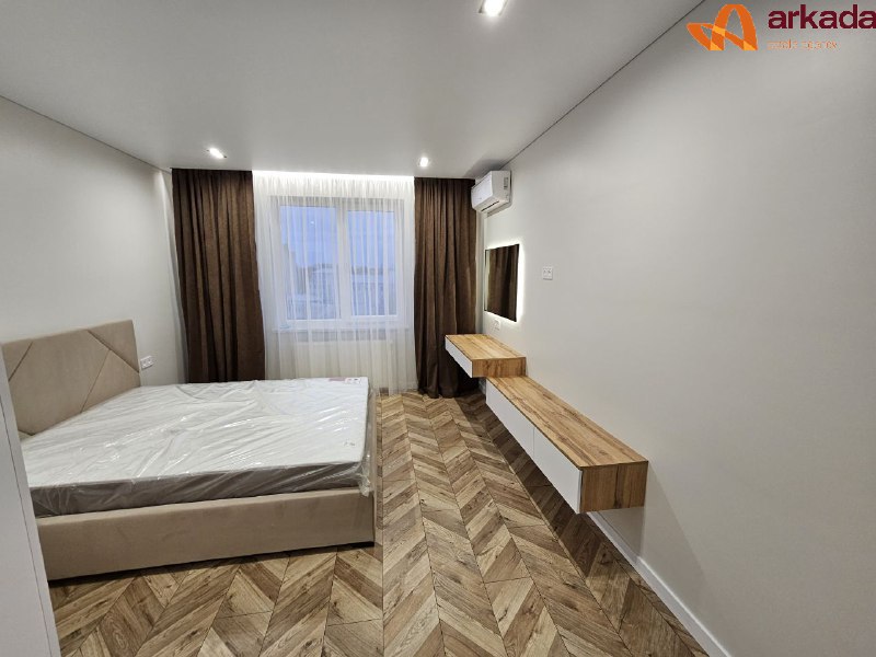 Продаж 2 кім квартири з ремонтом, по вул Довга