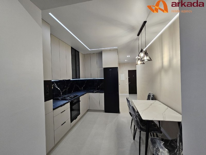 Продаж 2 кім квартири з ремонтом, по вул Довга