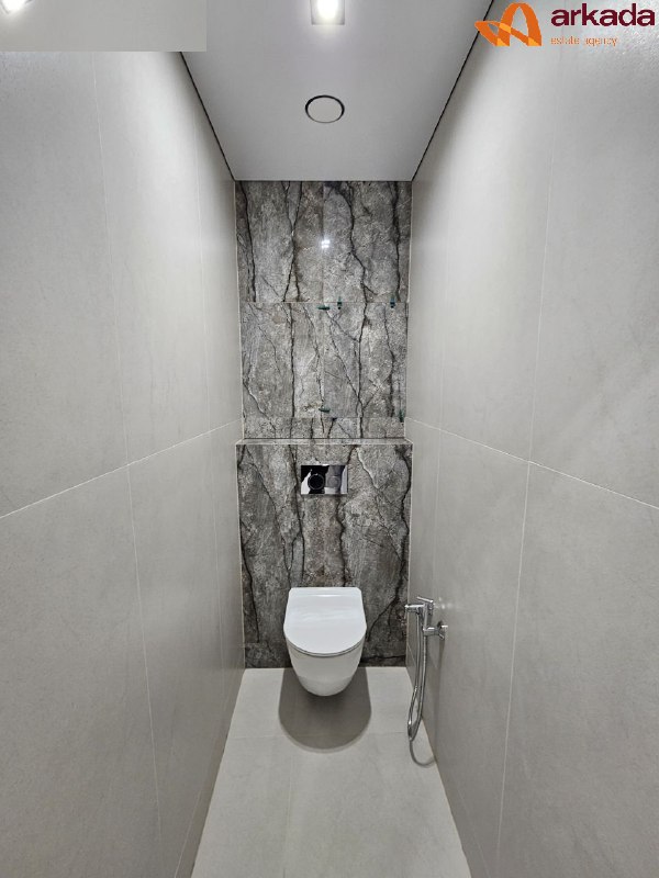 Продаж 2 кім квартири з ремонтом, по вул Довга