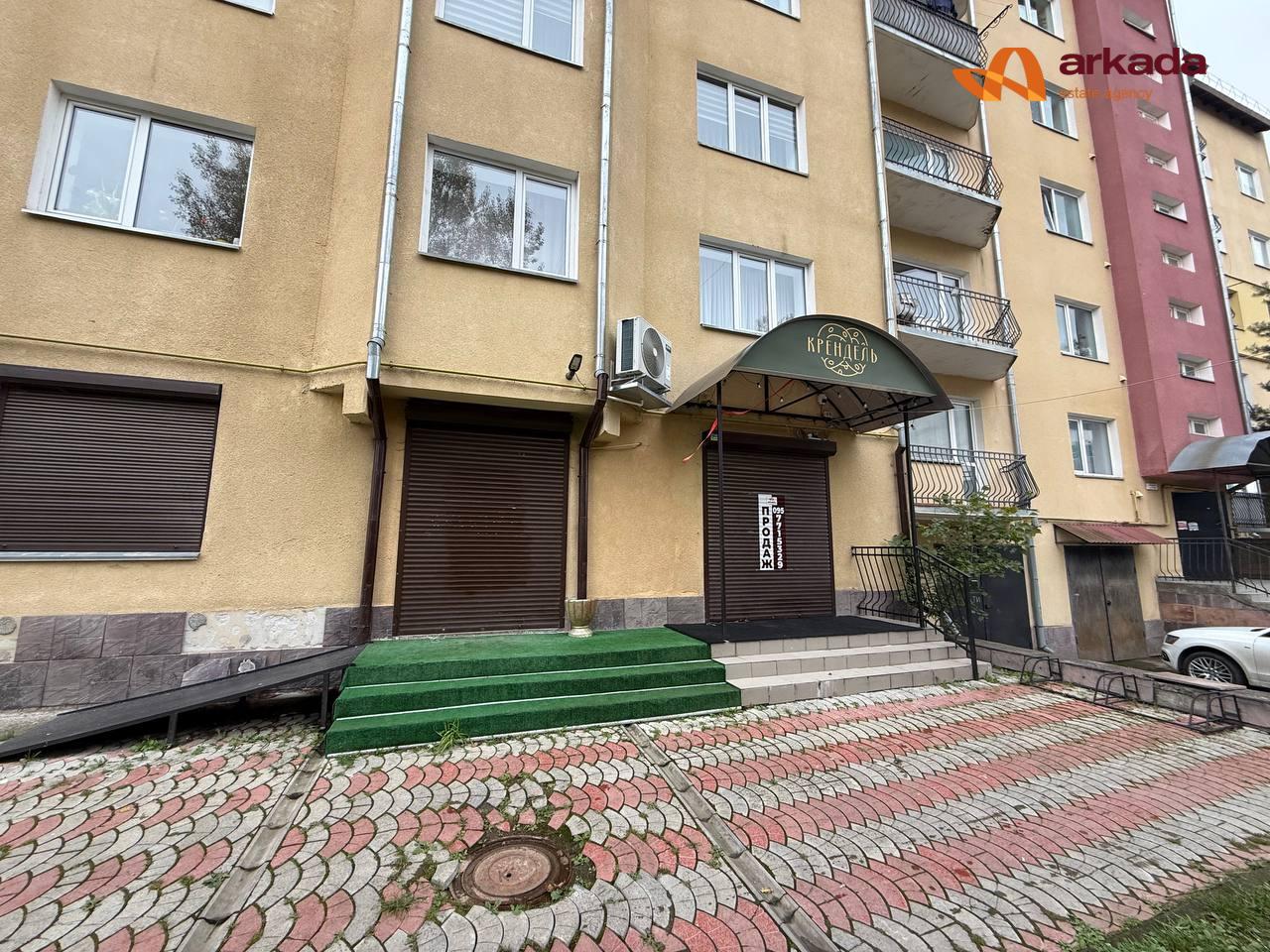 Комерційне приміщення в Богородчанах попри дорогу.