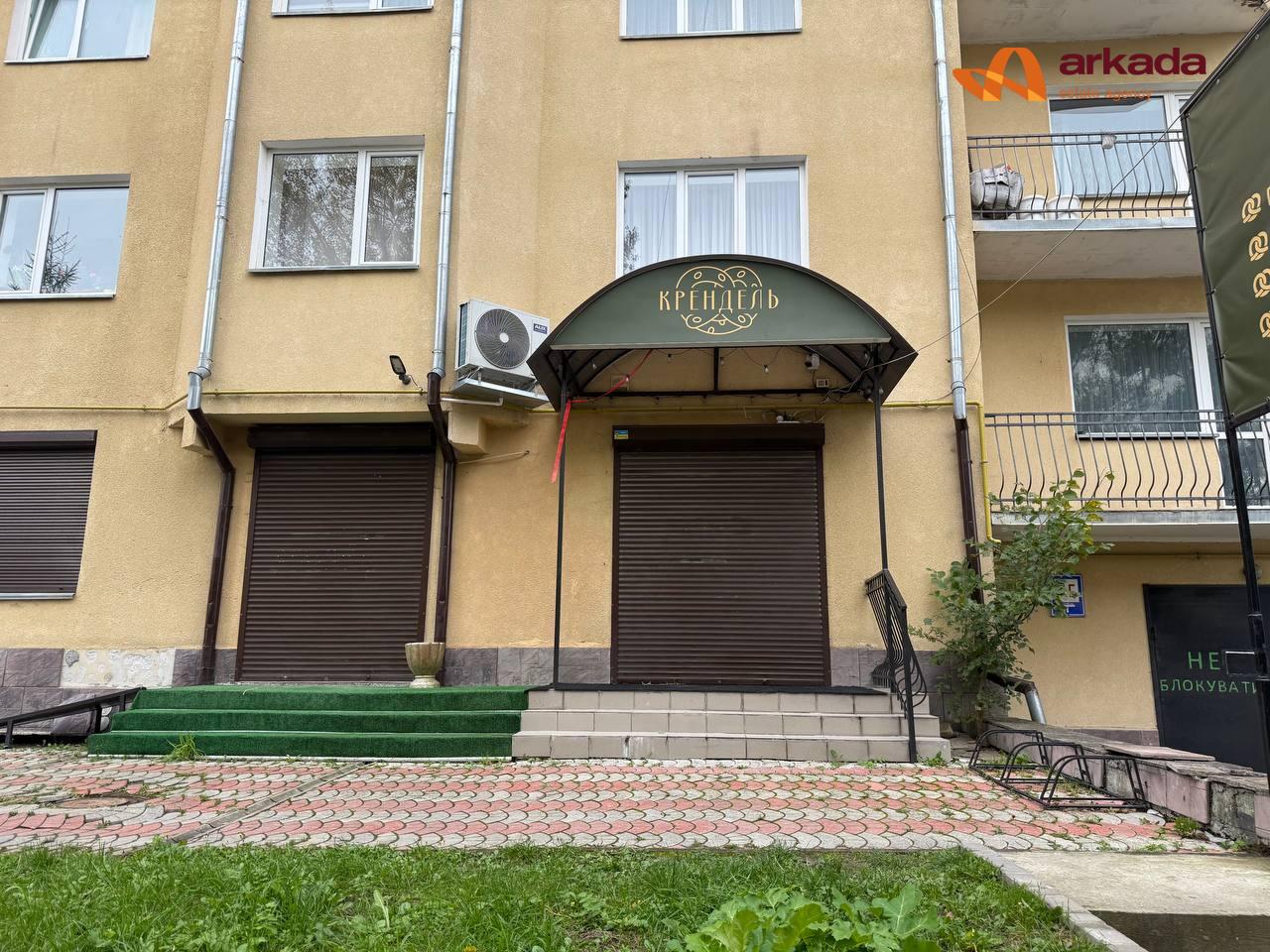 Комерційне приміщення в Богородчанах попри дорогу.