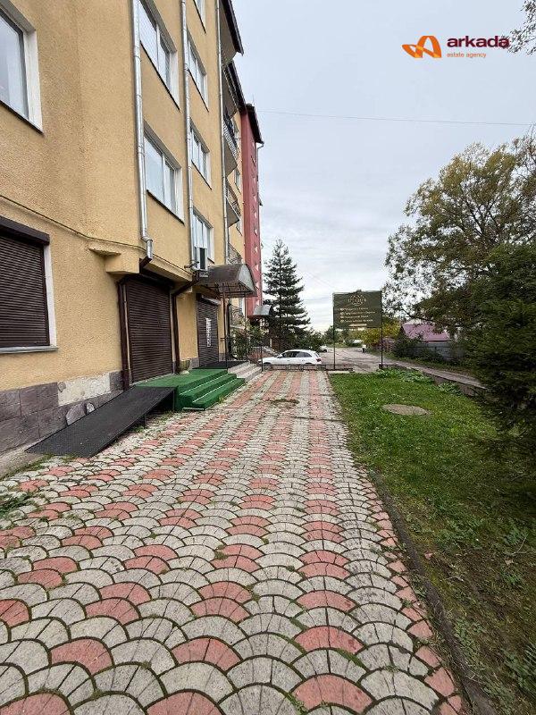 Комерційне приміщення в Богородчанах попри дорогу.