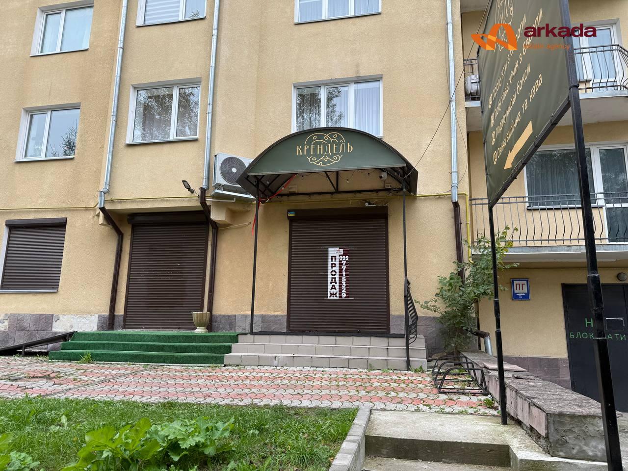 Комерційне приміщення в Богородчанах попри дорогу.