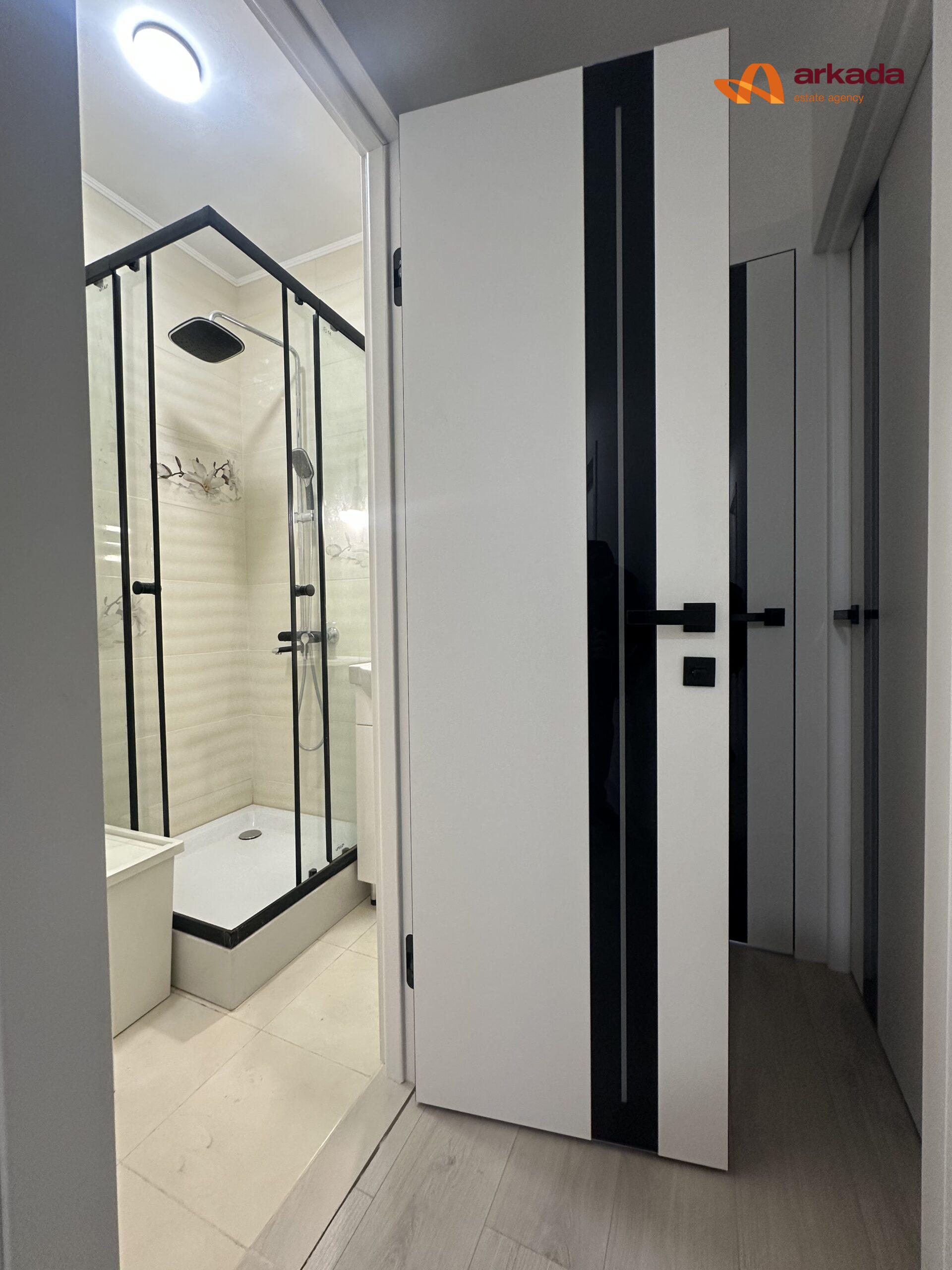 Продаж 3-кімнатної квартири по Набережній Василя Стефаника