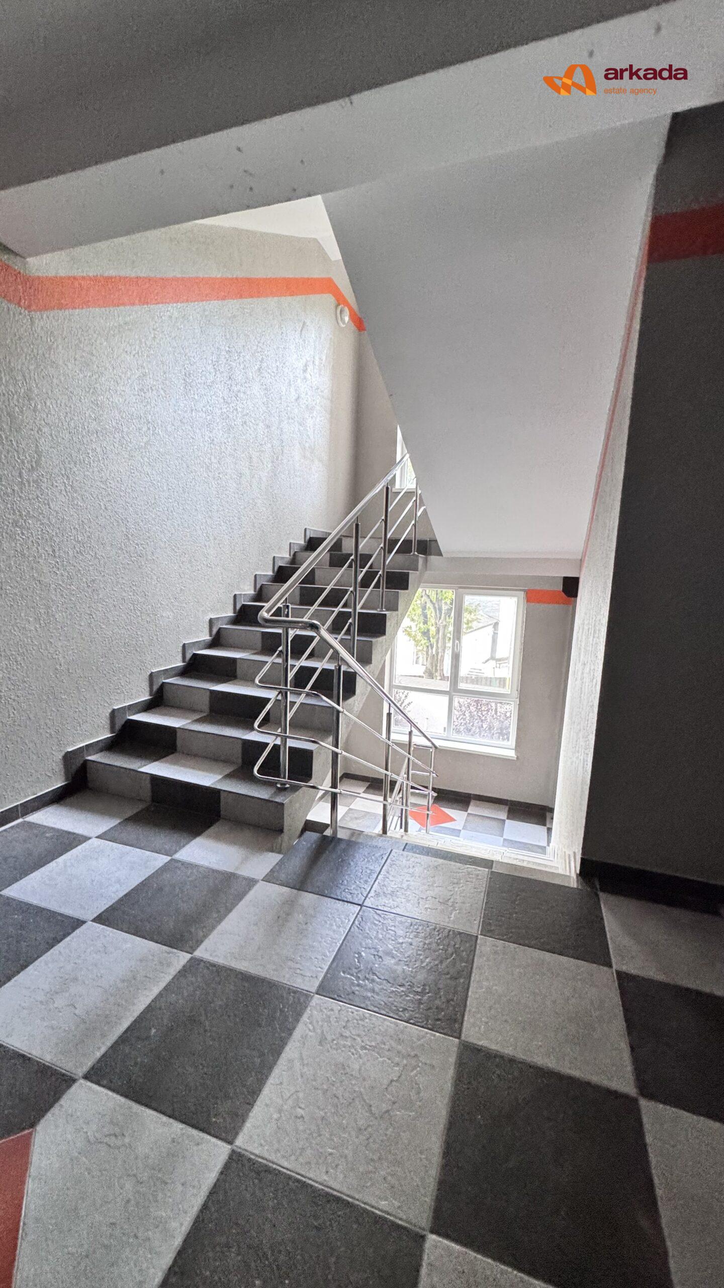 Продаж 2 кім. квартири по вул.Бельведерська в зданому будинку