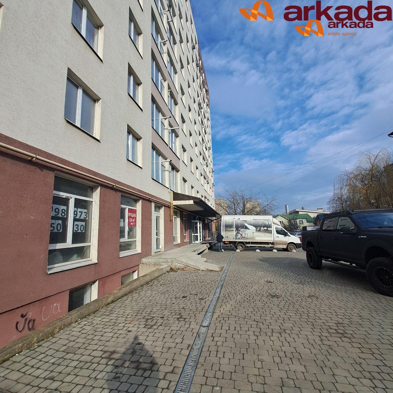 Комерційне приміщення вул. Сніжна – Берегова біля ІФНТУНГ напівцоколь