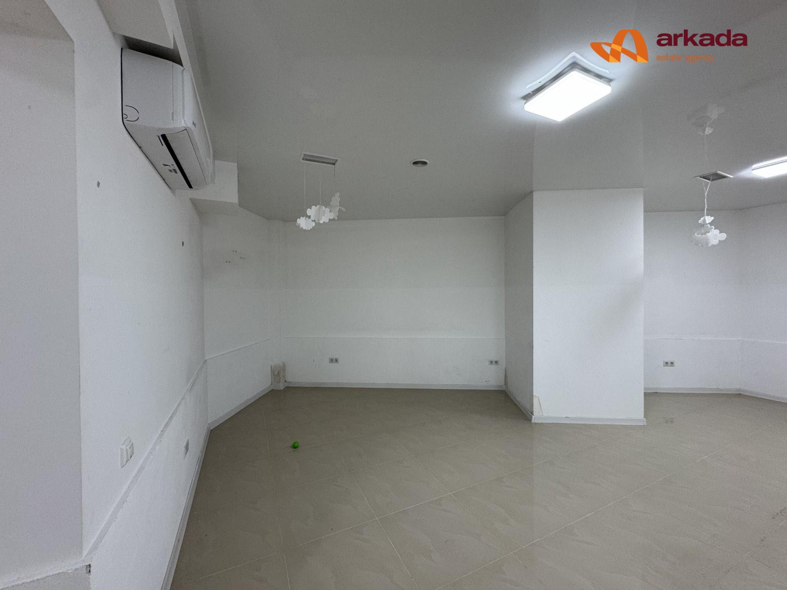 Оренда комерційного приміщення напівцоколь вул. Пасічна з ремонтом