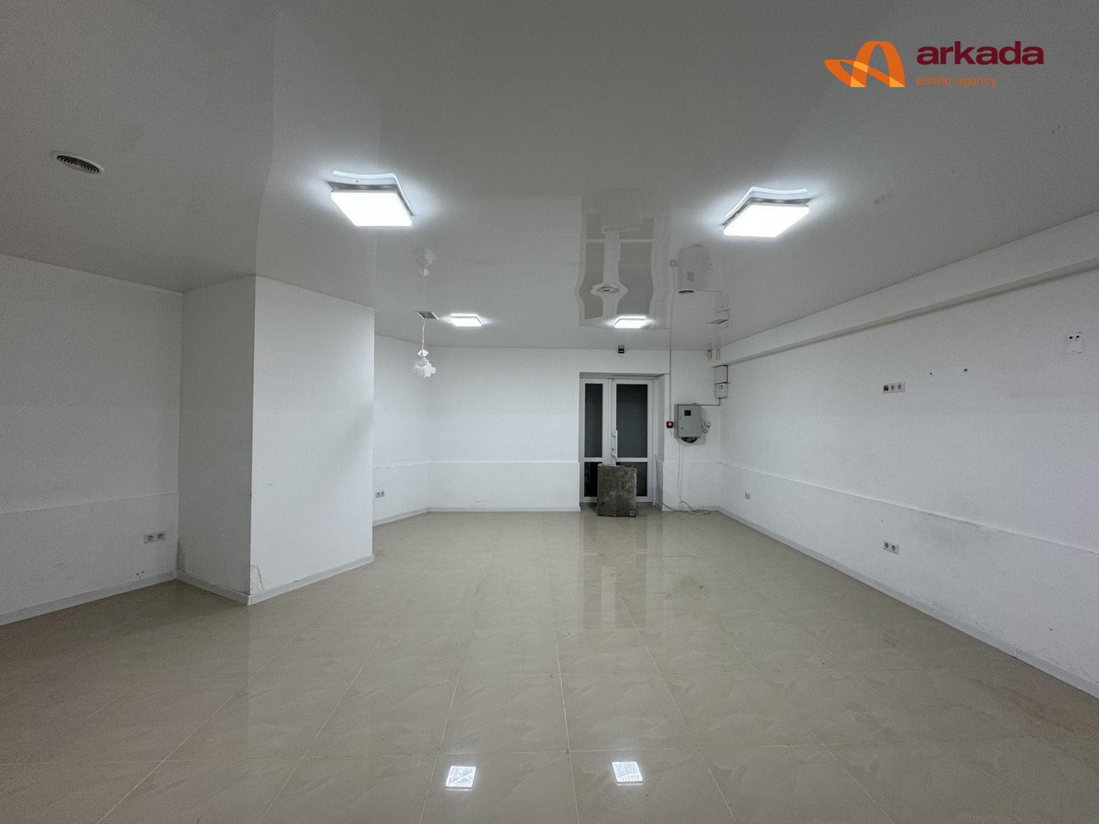 Оренда комерційного приміщення напівцоколь вул. Пасічна з ремонтом