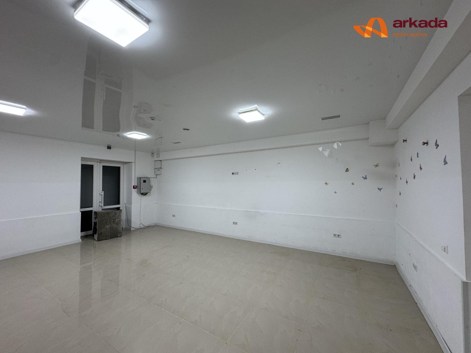 Оренда комерційного приміщення напівцоколь вул. Пасічна з ремонтом