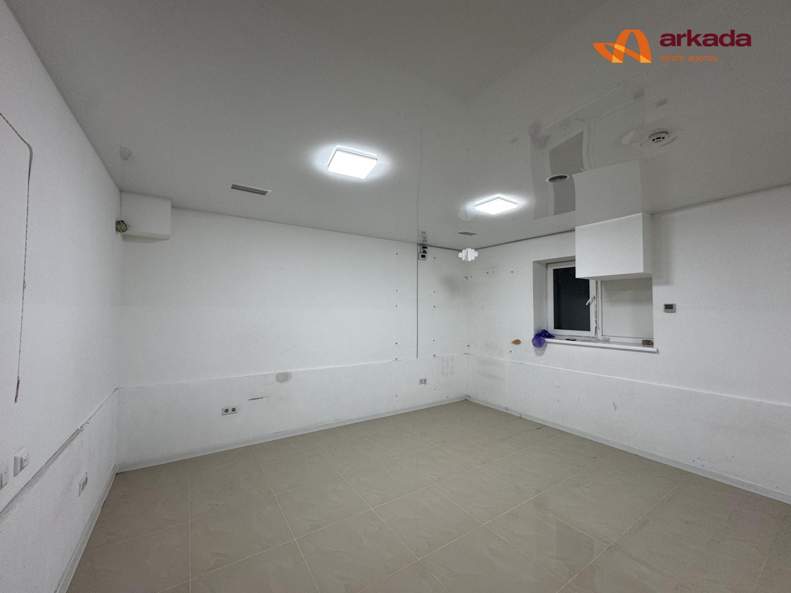 Оренда комерційного приміщення напівцоколь вул. Пасічна з ремонтом