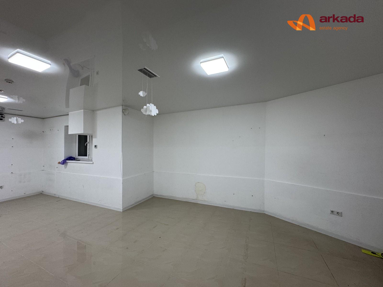 Оренда комерційного приміщення напівцоколь вул. Пасічна з ремонтом