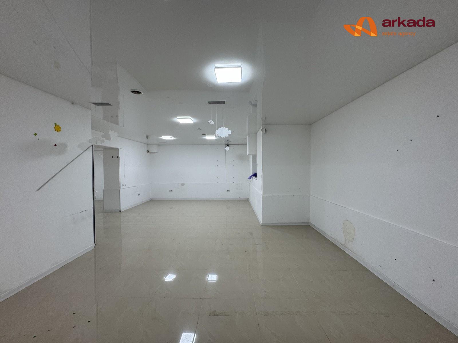 Оренда комерційного приміщення напівцоколь вул. Пасічна з ремонтом