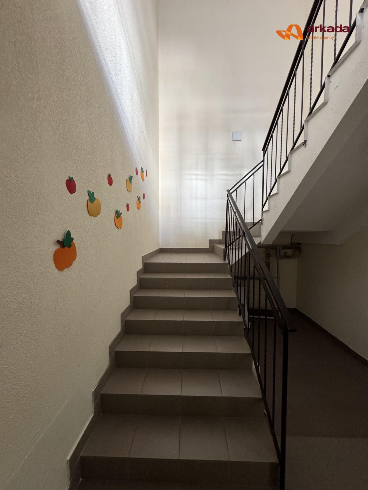 Оренда комерційного приміщення напівцоколь вул. Пасічна з ремонтом