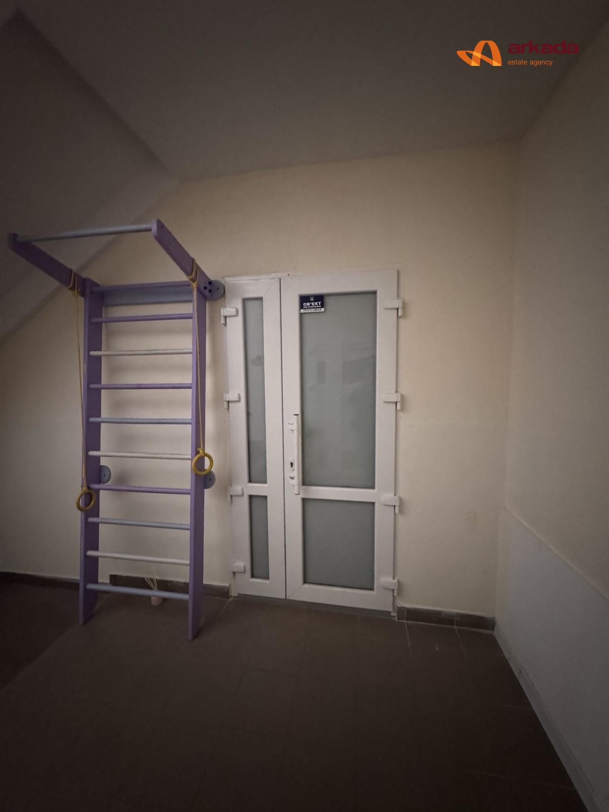 Оренда комерційного приміщення напівцоколь вул. Пасічна з ремонтом