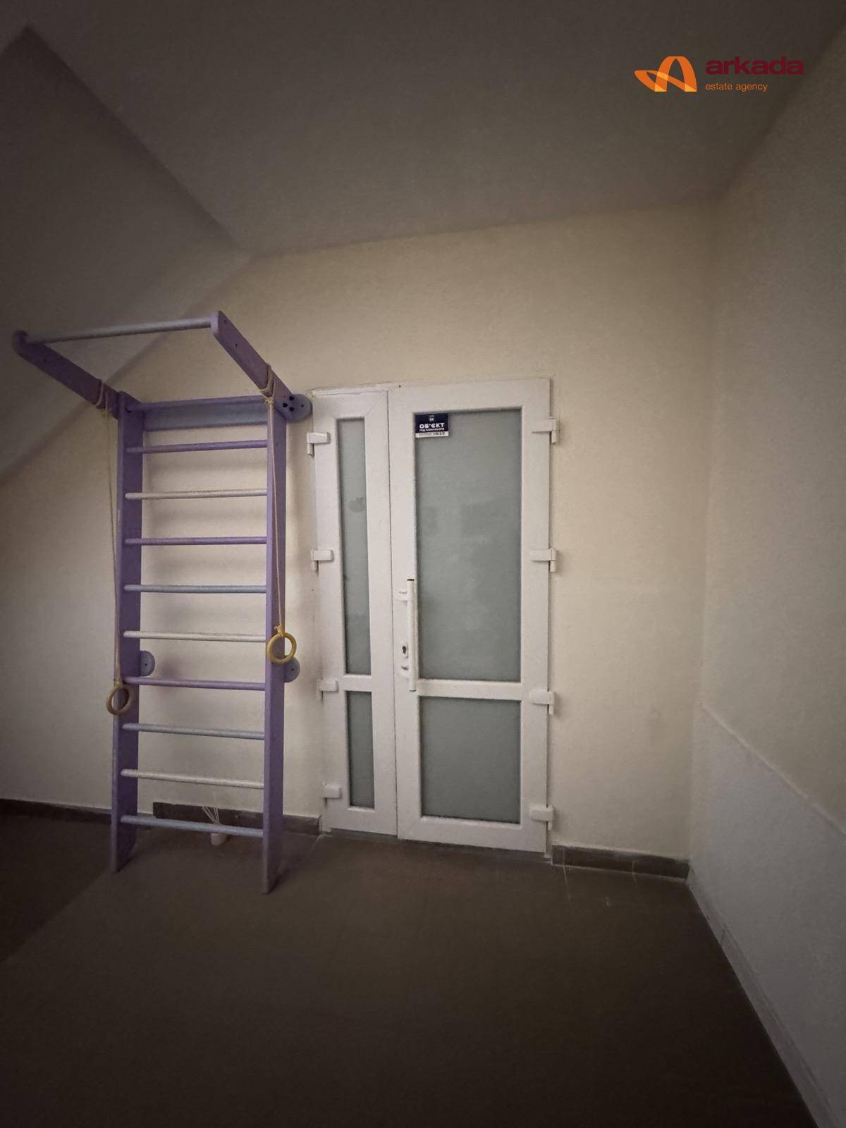 Оренда комерційного приміщення напівцоколь вул. Пасічна з ремонтом