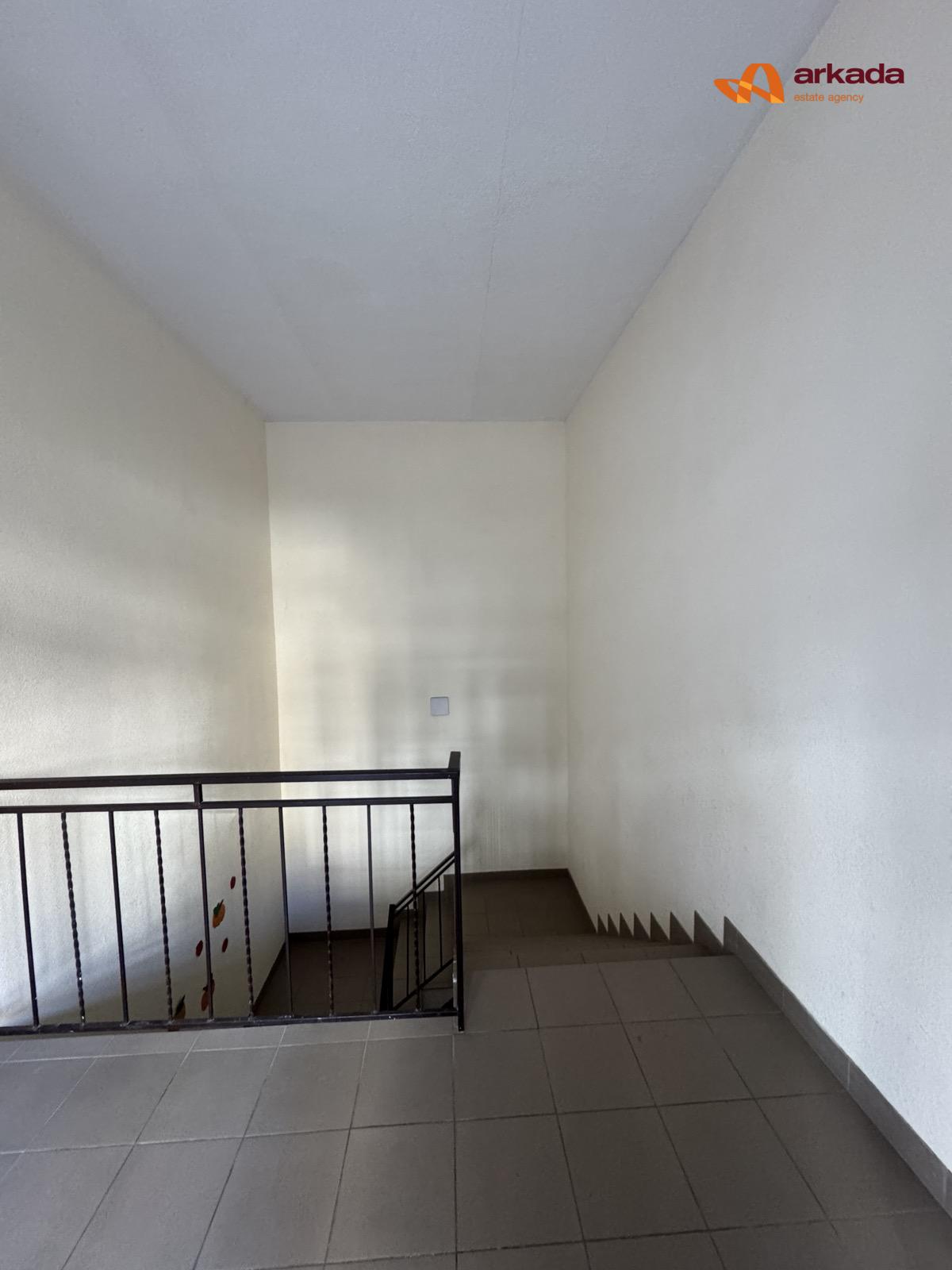 Оренда комерційного приміщення напівцоколь вул. Пасічна з ремонтом