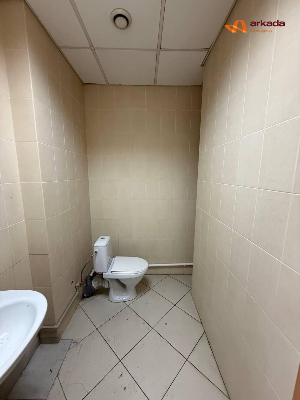 Продаж комерційного приміщення в центрі на вул. Незалежності.