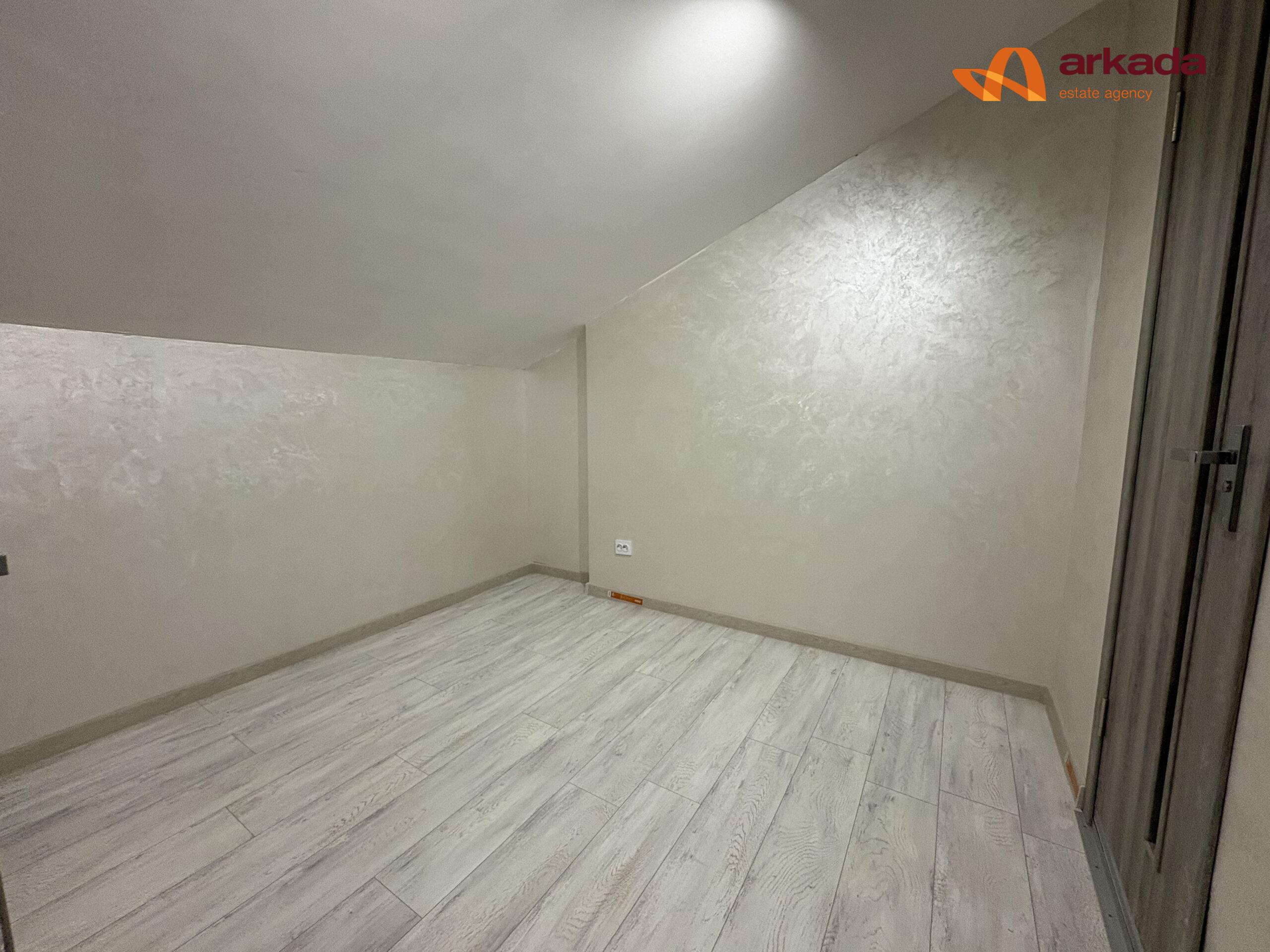 Дворівнева квартира в новобудові у Пасічній