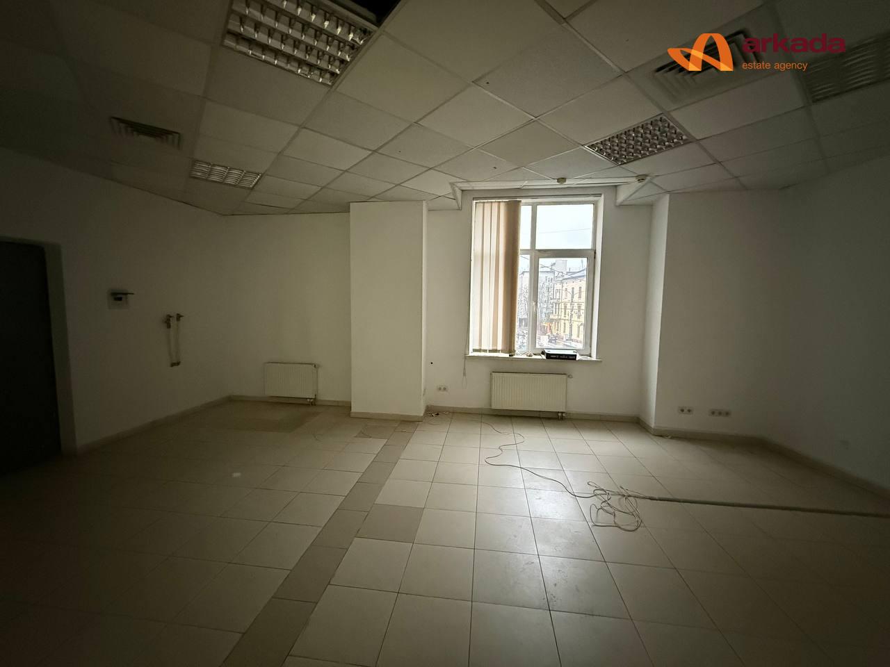 Продаж комерційного приміщення в центрі на вул. Незалежності.