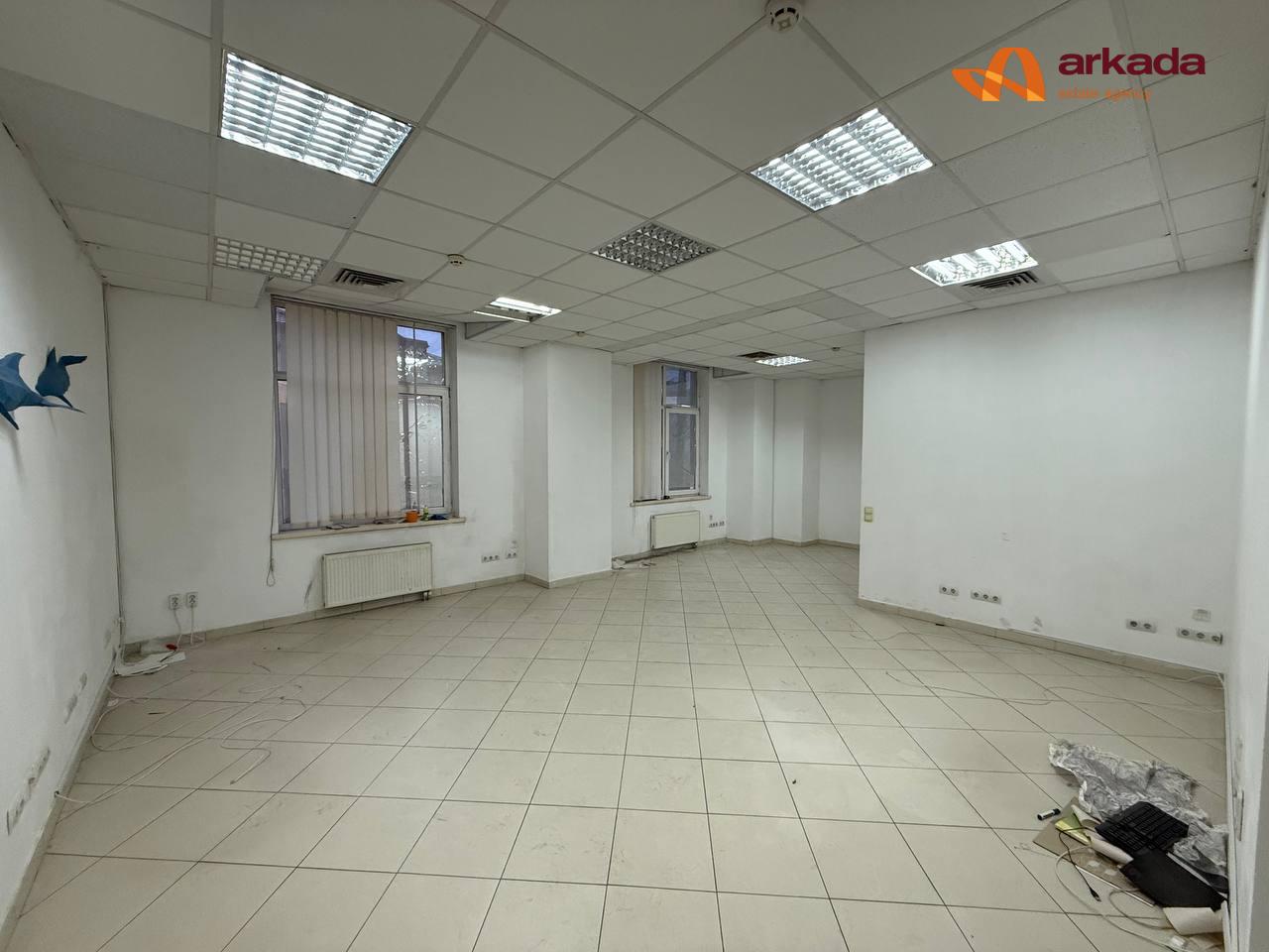 Продаж комерційного приміщення в центрі на вул. Незалежності.