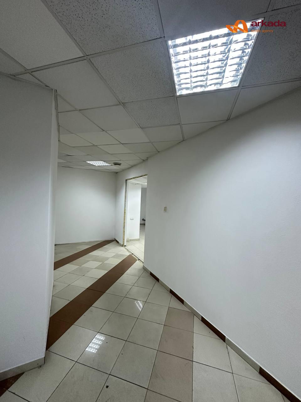 Продаж комерційного приміщення в центрі на вул. Незалежності.