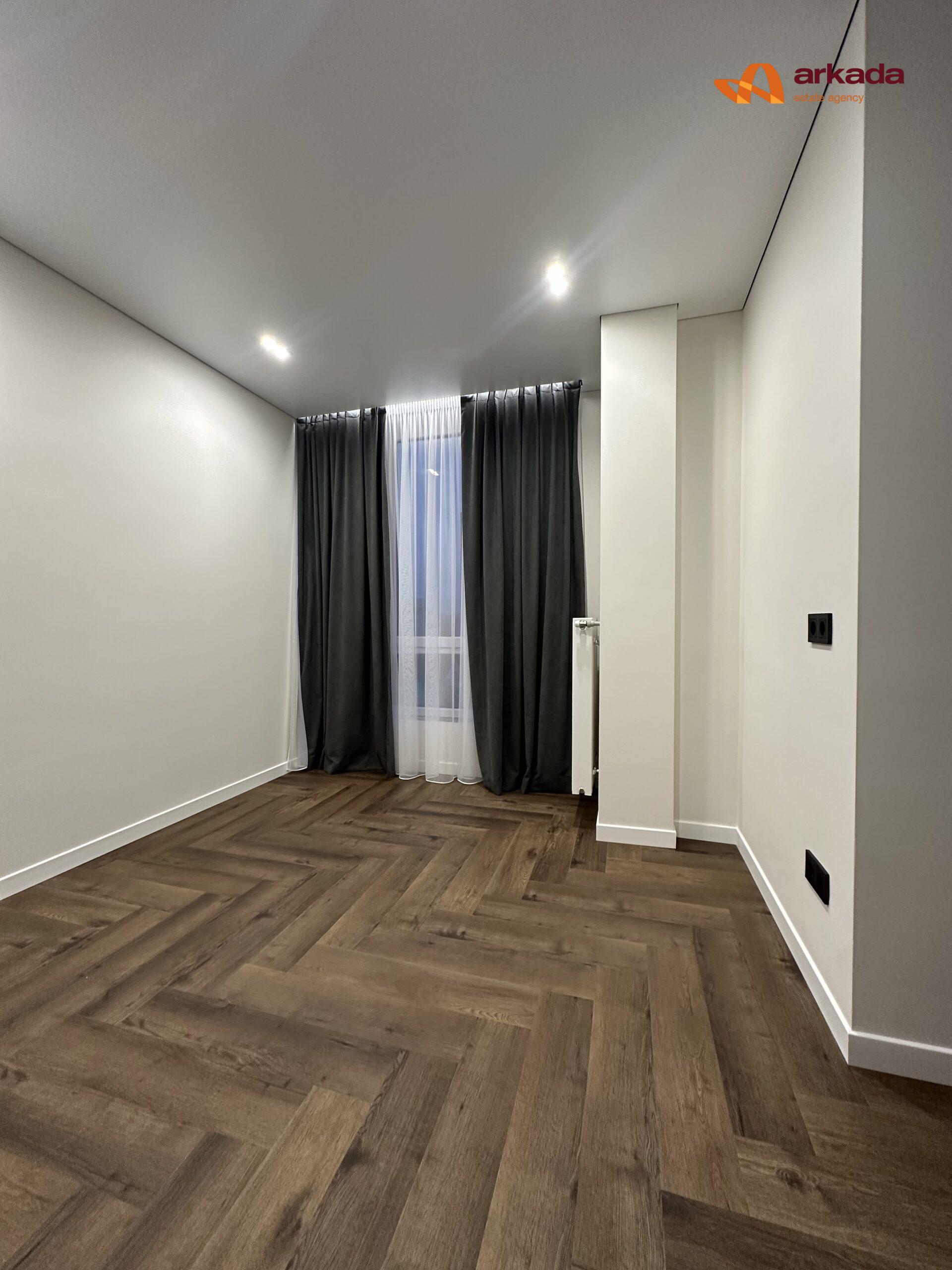 Продам 2-кім квартиру з кухнею-студіэю, 72м2 \