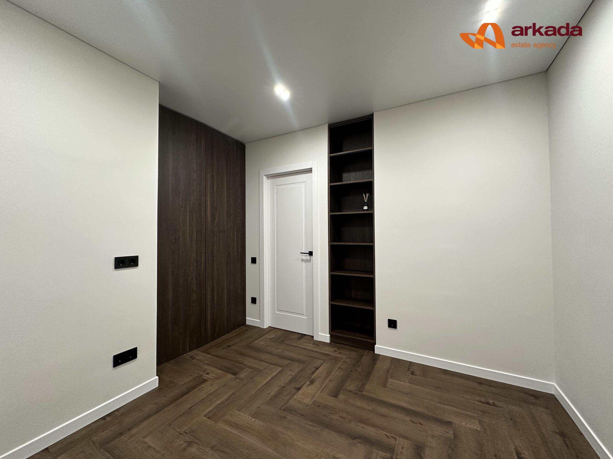 Продам 2-кім квартиру з кухнею-студіэю, 72м2 \