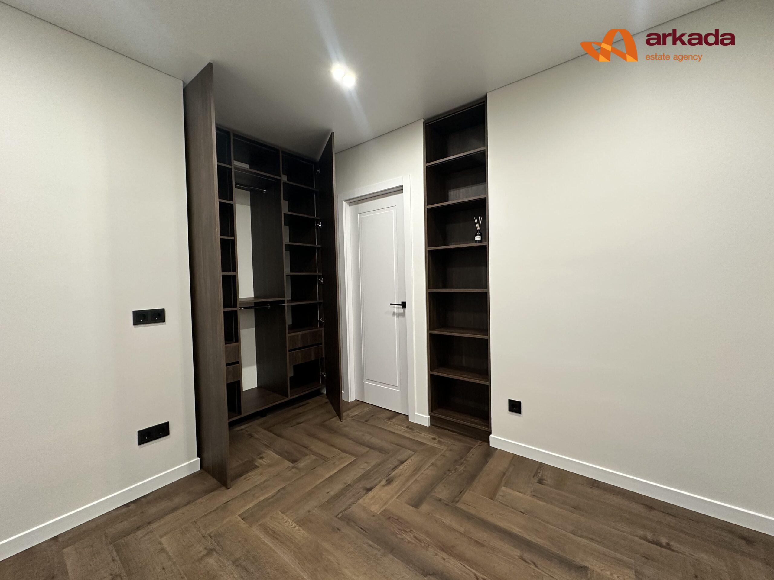 Продам 2-кім квартиру з кухнею-студіэю, 72м2 \