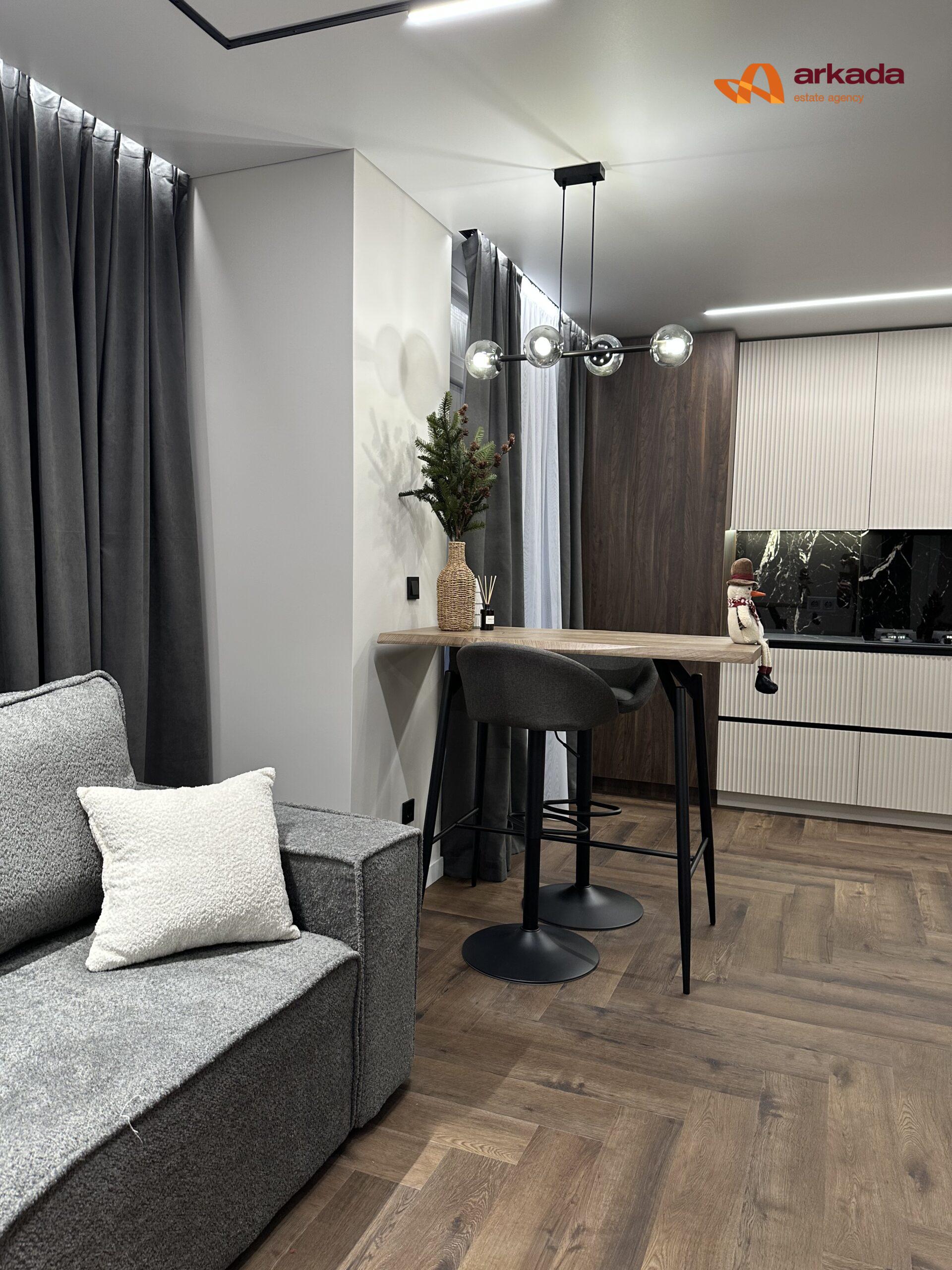 Продам 2-кім квартиру з кухнею-студіэю, 72м2 \