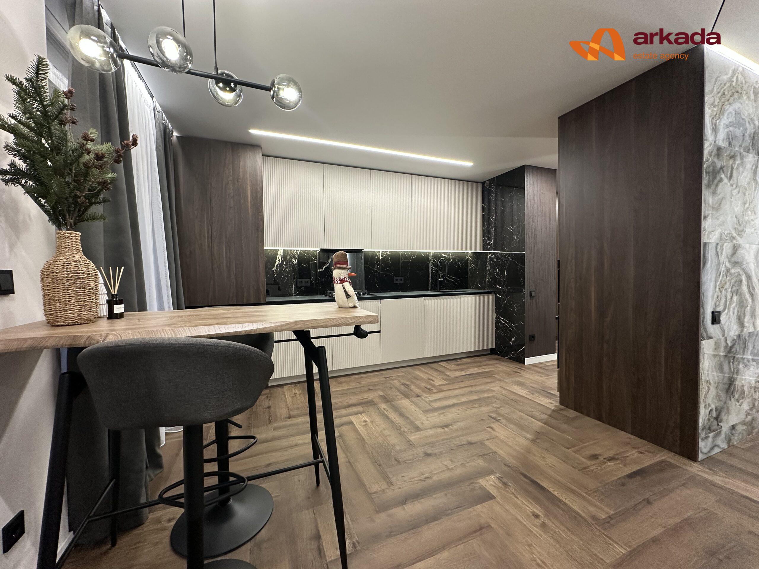 Продам 2-кім квартиру з кухнею-студіэю, 72м2 \