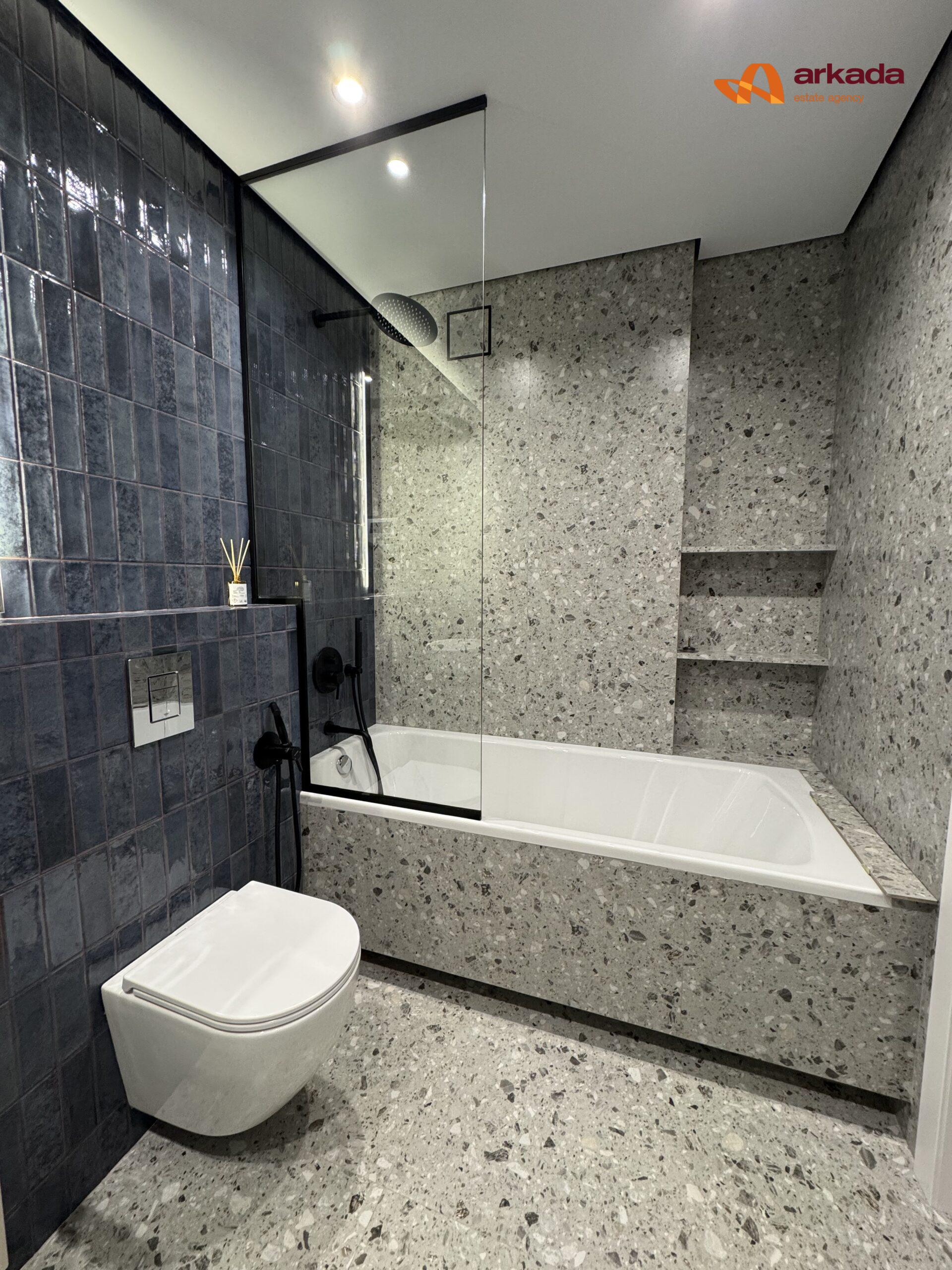 Продам 2-кім квартиру з кухнею-студіэю, 72м2 \