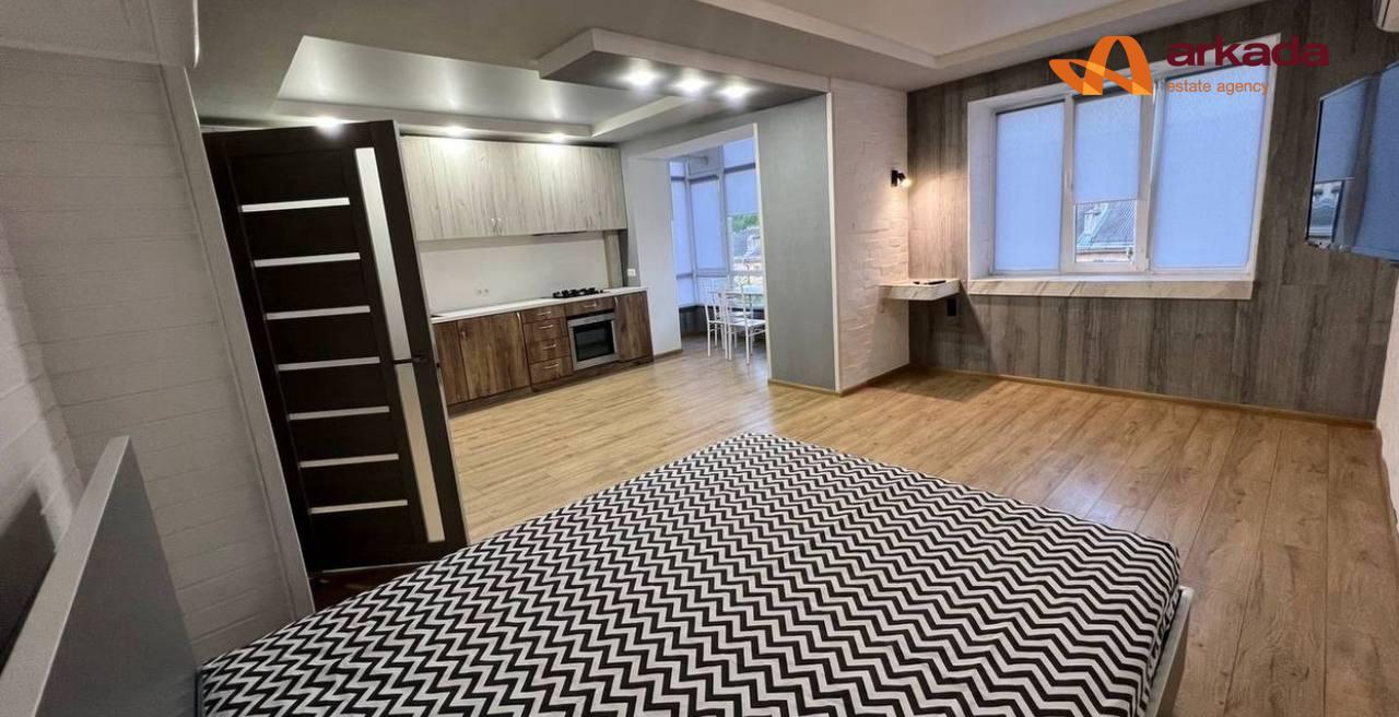 1кім студійка в центрі, вул.Мельника