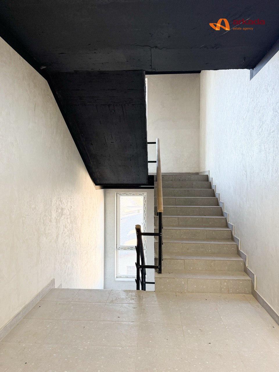 Продам 2 кім квартиру в центрі ЖК Квартал №5 на 3 поверсі з наповненням ( котел . лічільник , тепла підлога, стяжка )