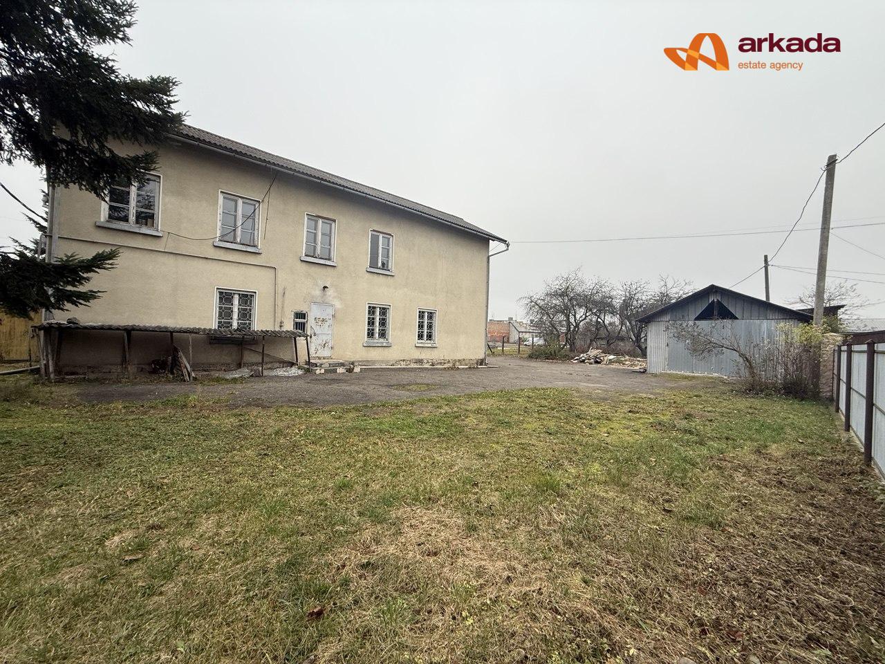 Продаю виробничо-складське приміщення в с. Вістова  ( траса Івно- Франківськ – Калуш ) 100 м від траси з двома асфальтованими заїздами .