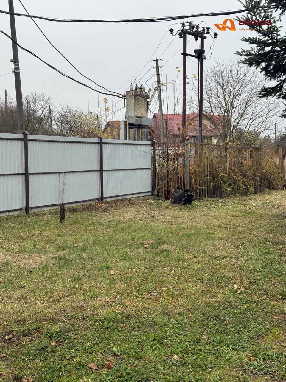 Продаю виробничо-складське приміщення в с. Вістова  ( траса Івно- Франківськ – Калуш ) 100 м від траси з двома асфальтованими заїздами .