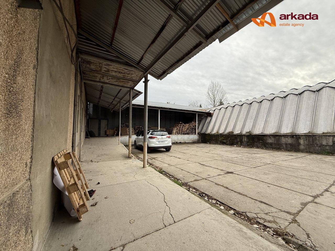 Продам функціональний виробничо-складський комплекс із готовими інженерними мережами .перша лінія від дороги