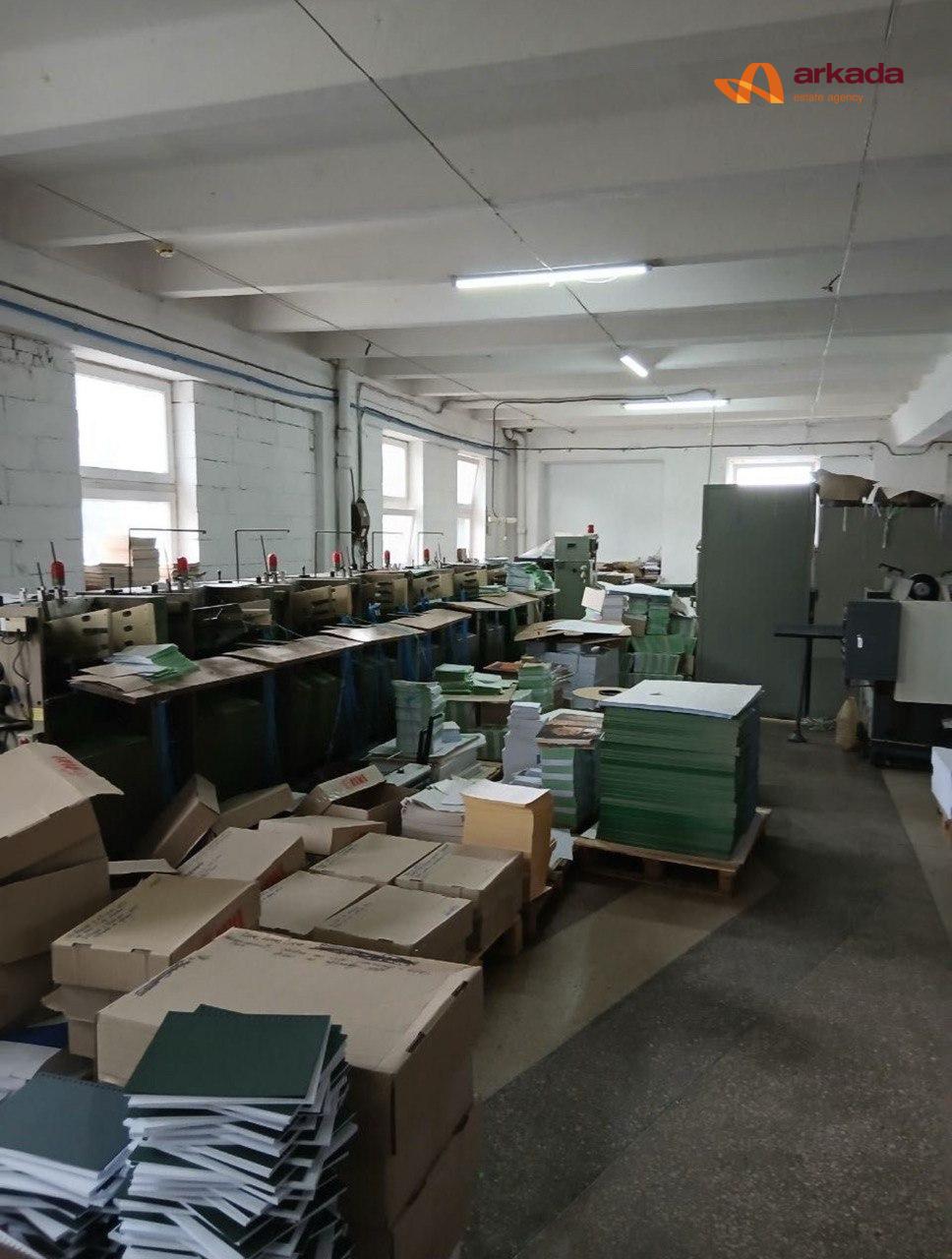 Продам функціональний виробничо-складський комплекс із готовими інженерними мережами .перша лінія від дороги