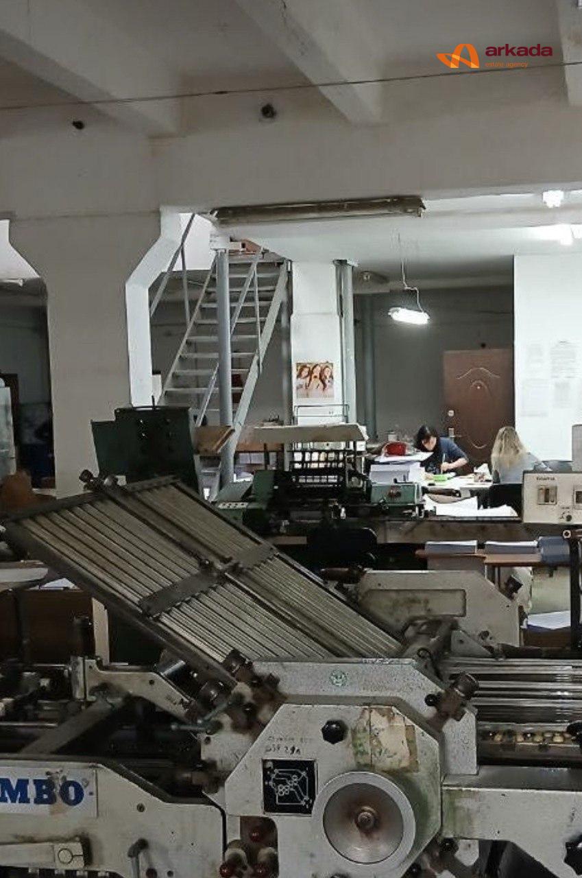 Продам функціональний виробничо-складський комплекс із готовими інженерними мережами .перша лінія від дороги