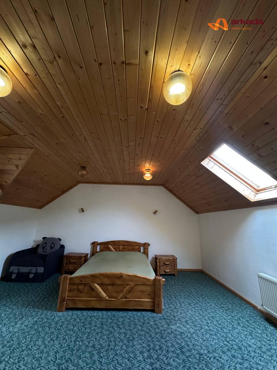 Продаж ресторанного комплексу з котеджами