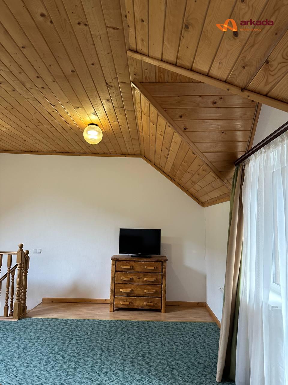 Продаж ресторанного комплексу з котеджами