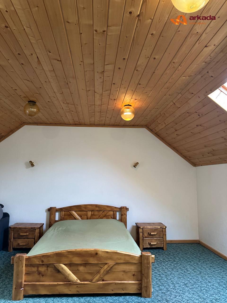 Продаж ресторанного комплексу з котеджами