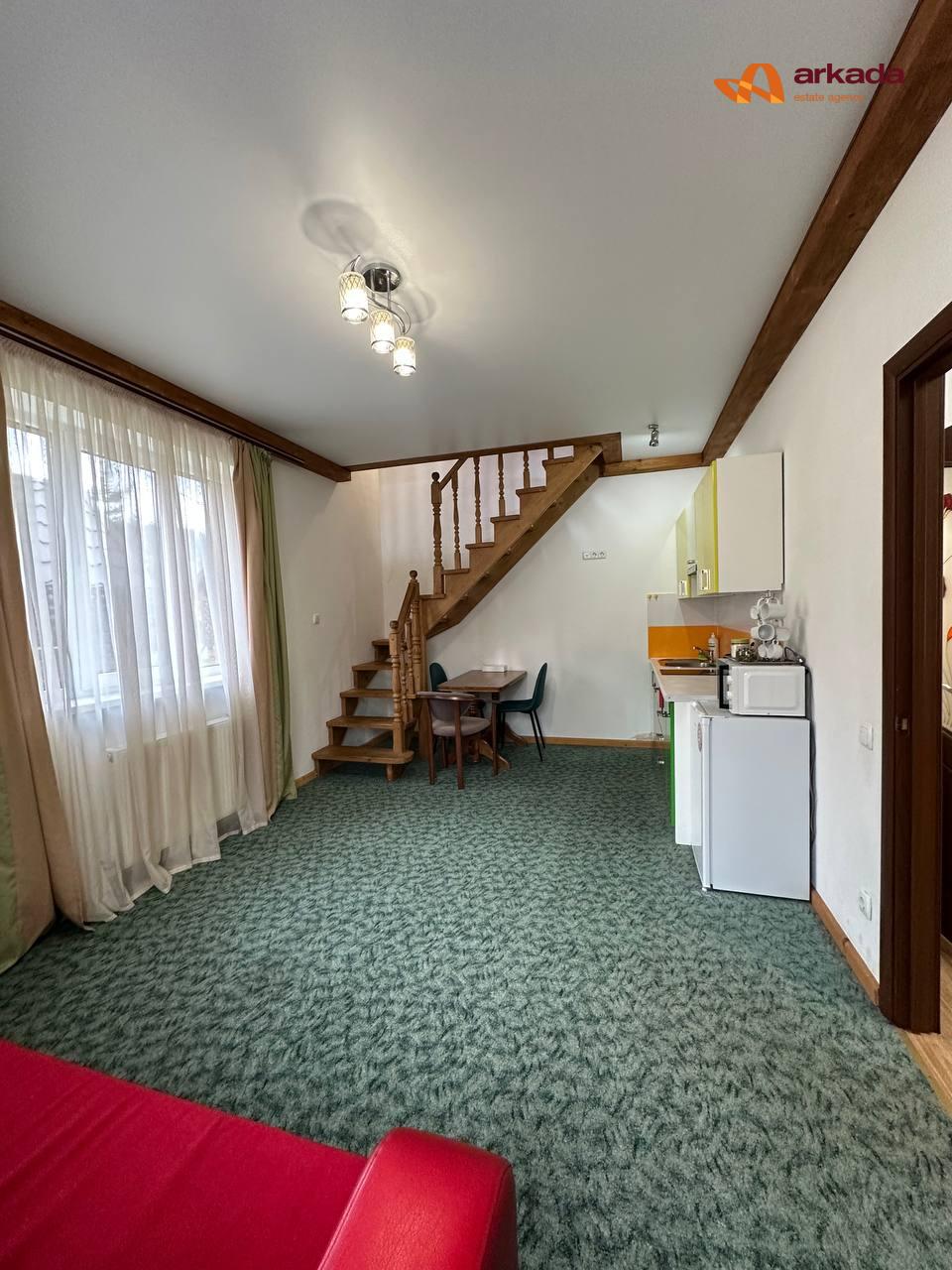 Продаж ресторанного комплексу з котеджами