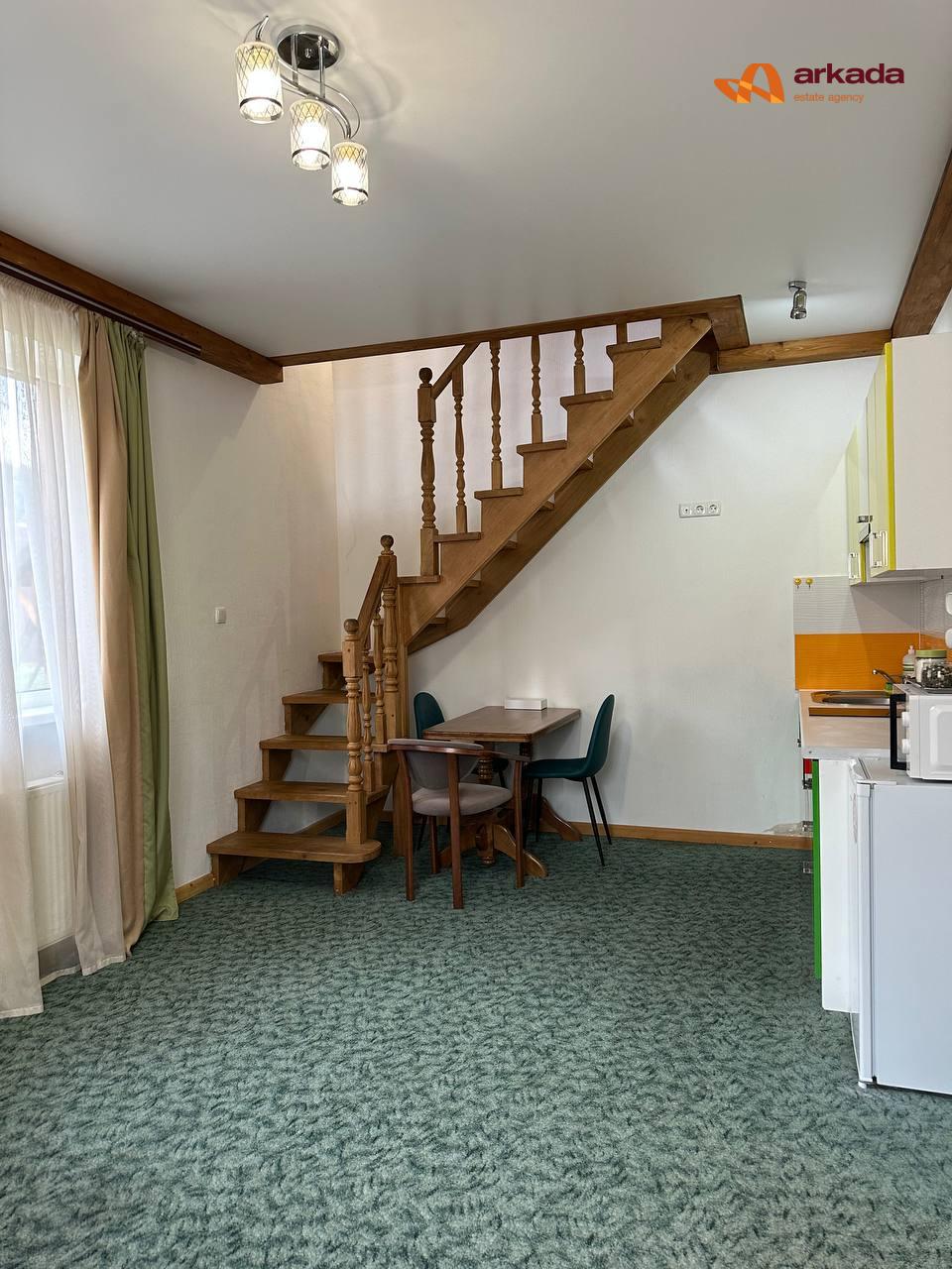 Продаж ресторанного комплексу з котеджами