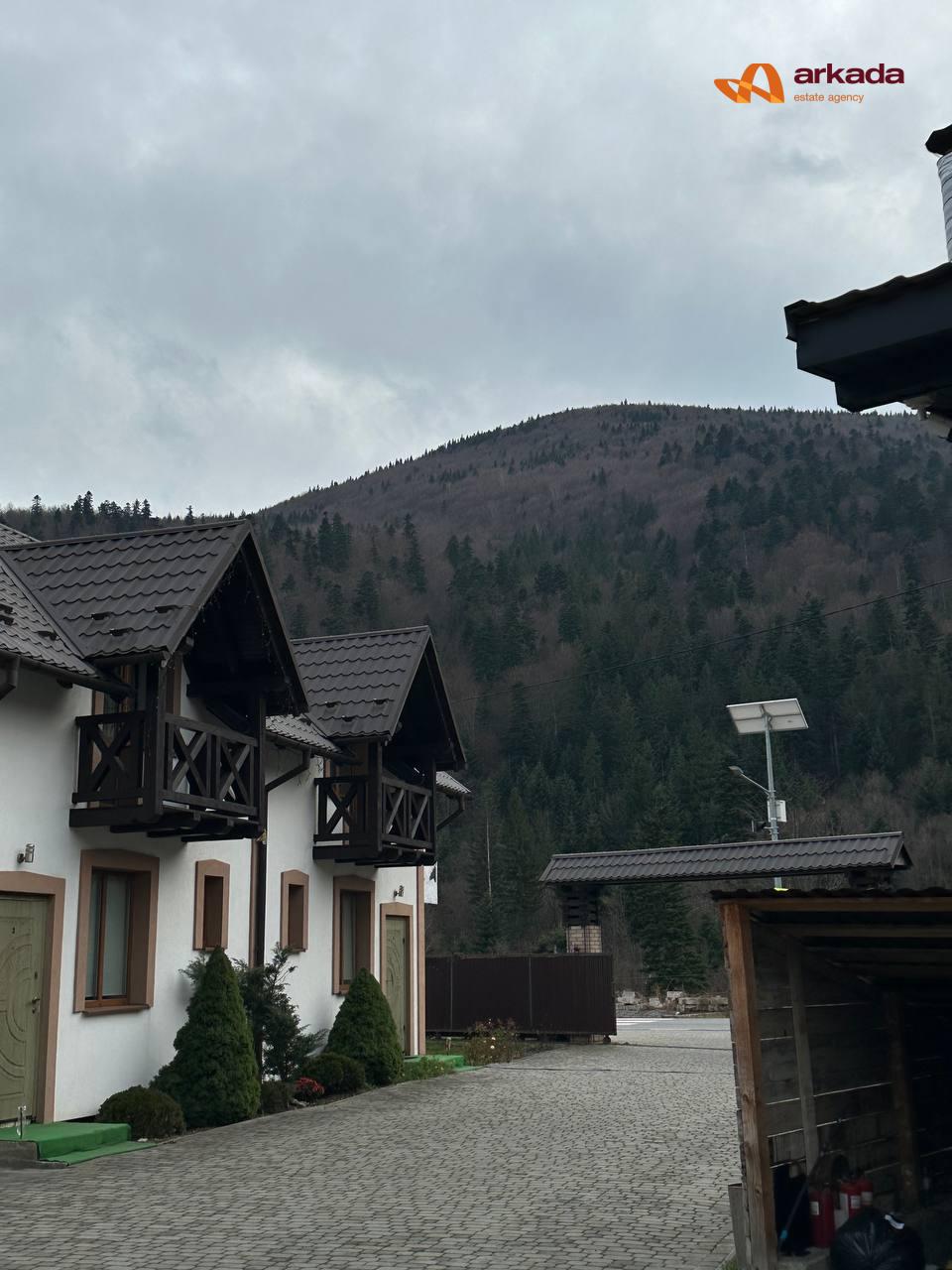 Продаж ресторанного комплексу з котеджами