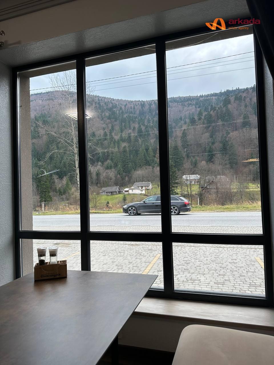 Продаж ресторанного комплексу з котеджами